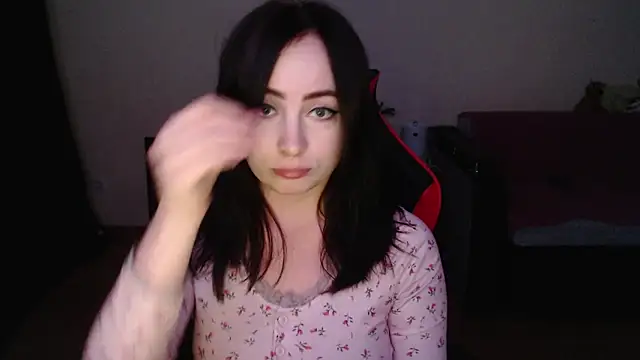 Snapshot of Laralianna chatting on 12/04/25, 09:34 Laralianna online show from 12/04/25, 09:34