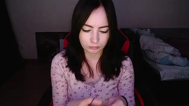 Snapshot of Laralianna chatting on 12/05/25, 03:09 Laralianna online show from 12/05/25, 03:09