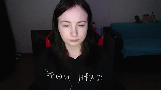 Snapshot of Laralianna chatting on 12/13/25, 08:04 Laralianna online show from 12/13/25, 08:04