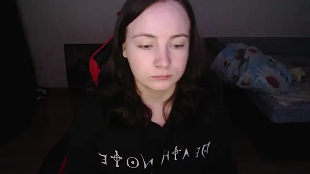 Snapshot of Laralianna chatting on 12/14/25, 03:50 Laralianna online show from 12/14/25, 03:50