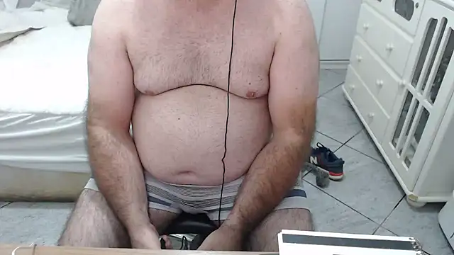 Snapshot of MysterBearMG chatting on 10/06/25, 12:41 MysterBearMG online show from 10/06/25, 12:41