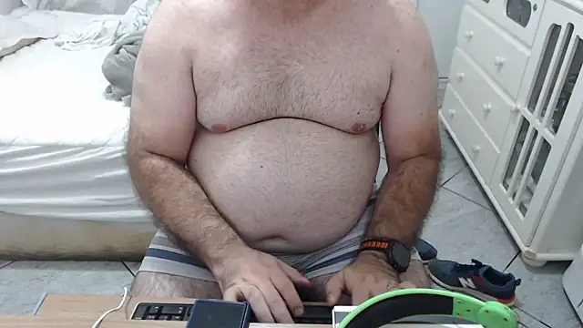 Snapshot of MysterBearMG chatting on 10/06/25, 11:13 MysterBearMG online show from 10/06/25, 11:13