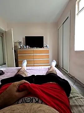 Snapshot of MysterBearMG chatting on 11/08/25, 03:01 MysterBearMG online show from 11/08/25, 03:01