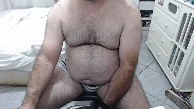 Snapshot of MysterBearMG chatting on 11/11/25, 12:10 MysterBearMG online show from 11/11/25, 12:10