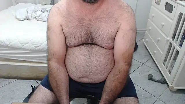 Snapshot of MysterBearMG chatting on 11/19/25, 11:38 MysterBearMG online show from 11/19/25, 11:38