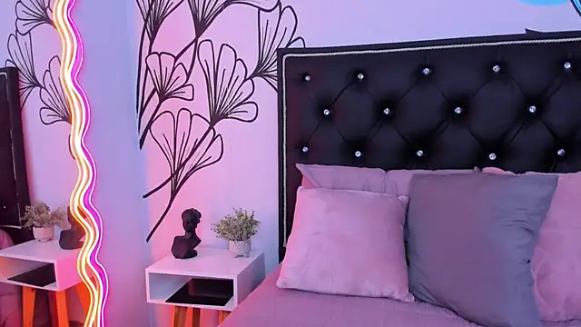 Sweet Ariadna  online show from 06/17/26, 12:18