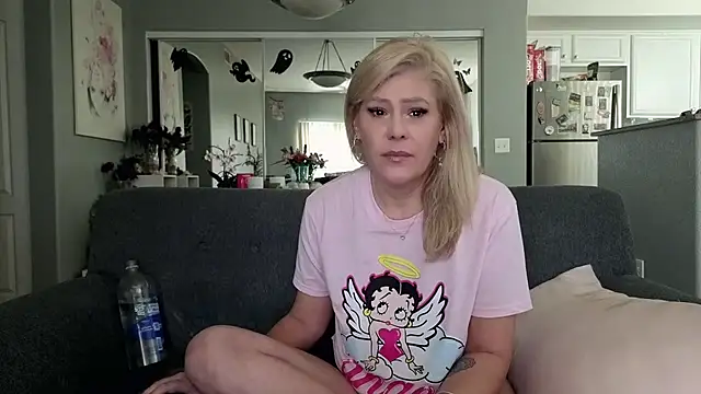 Snapshot of Lexi_Shocker chatting on 11/02/25, 05:48 Lexi Shocker online show from 11/02/25, 05:48