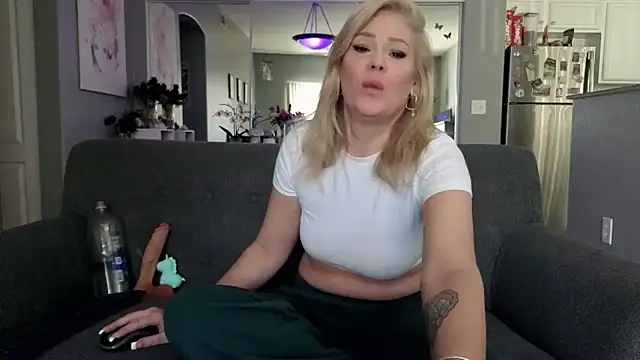 Snapshot of Lexi_Shocker chatting on 11/03/25, 06:31 Lexi Shocker online show from 11/03/25, 06:31