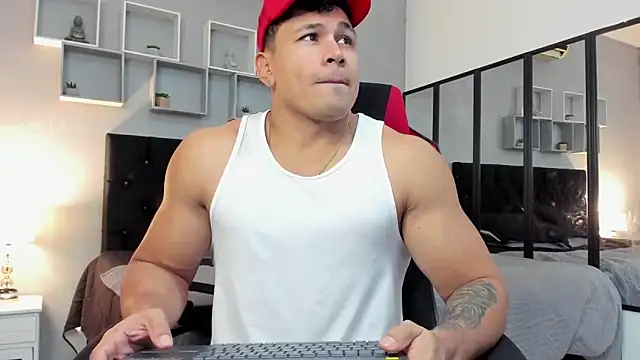 Snapshot of tyler_hank01 chatting on 12/17/25, 08:48 tyler hank01 online show from 12/17/25, 08:48