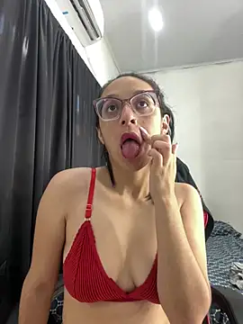 Snapshot of Ninnfa chatting on 01/09/25, 03:12 Ninnfa online show from 01/09/25, 03:12