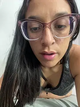Snapshot of Ninnfa chatting on 02/11/25, 11:33 Ninnfa online show from 02/11/25, 11:33