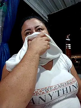 Snapshot of Monseratte21 chatting on 12/15/25, 04:28 Monseratte21 online show from 12/15/25, 04:28