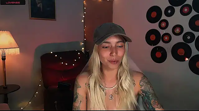 Saucy Jenn online show from 02/22/25, 06:06