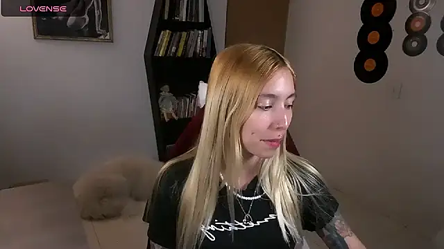 Saucy Jenn online show from 10/04/25, 02:31