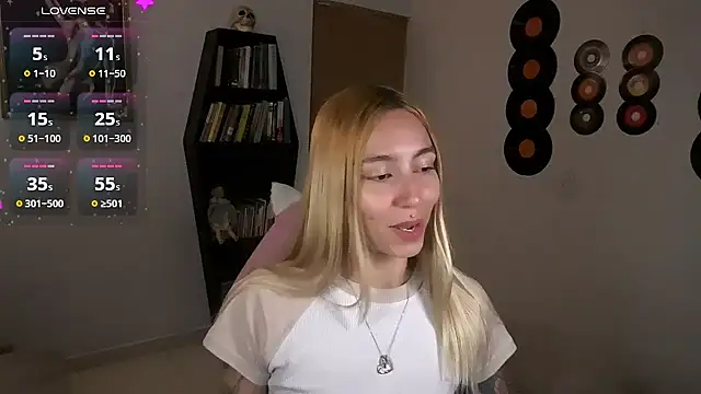 Saucy Jenn online show from 10/12/25, 09:36