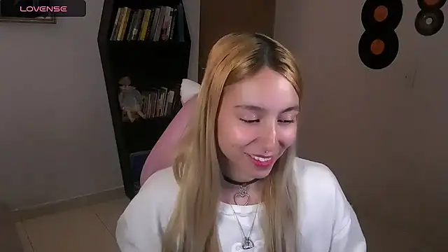 Saucy Jenn online show from 10/17/25, 04:26