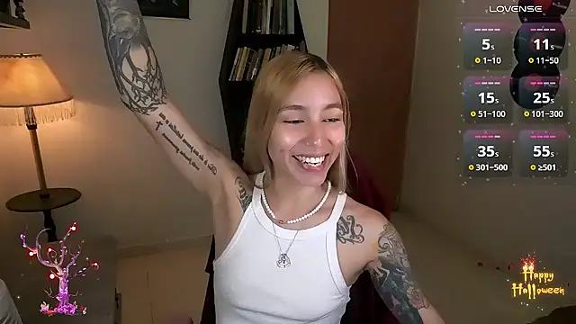 Saucy Jenn online show from 10/31/25, 02:01