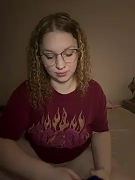 Snapshot of EmmieRae chatting on 02/02/26, 04:22 EmmieRae online show from 02/02/26, 04:22