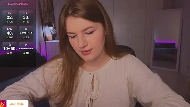 Snapshot of alwaysfrida chatting on 11/11/25, 01:44 alwaysfrida online show from 11/11/25, 01:44