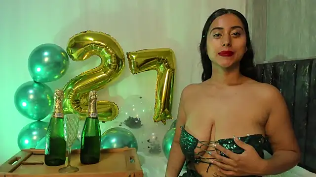 Valentinne z online show from 12/11/24, 05:32