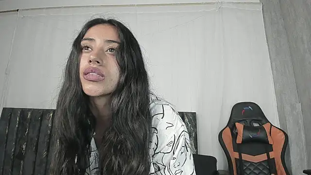 Valentinne z online show from 01/03/25, 02:54