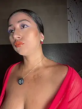 Valentinne z online show from 05/04/26, 04:19
