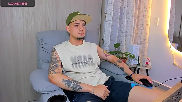 Snapshot of alejandro_calderon1 chatting on 09/25/25, 03:43 alejandro calderon1 online show from 09/25/25, 03:43