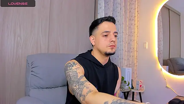 Snapshot of alejandro_calderon1 chatting on 09/28/25, 04:40 alejandro calderon1 online show from 09/28/25, 04:40