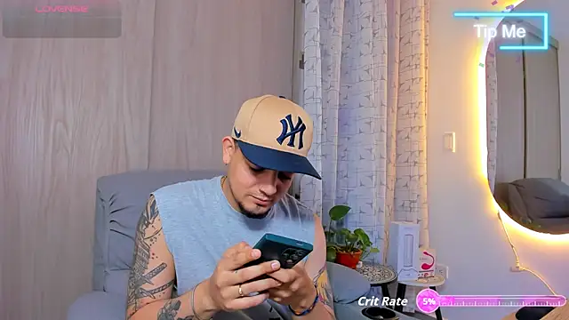 Snapshot of alejandro_calderon1 chatting on 10/11/25, 03:06 alejandro calderon1 online show from 10/11/25, 03:06