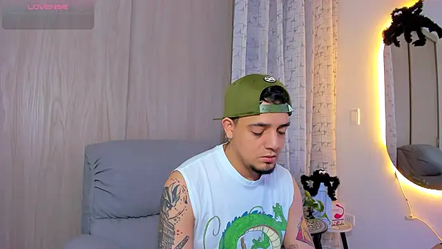 Snapshot of alejandro_calderon1 chatting on 10/17/25, 03:10 alejandro calderon1 online show from 10/17/25, 03:10