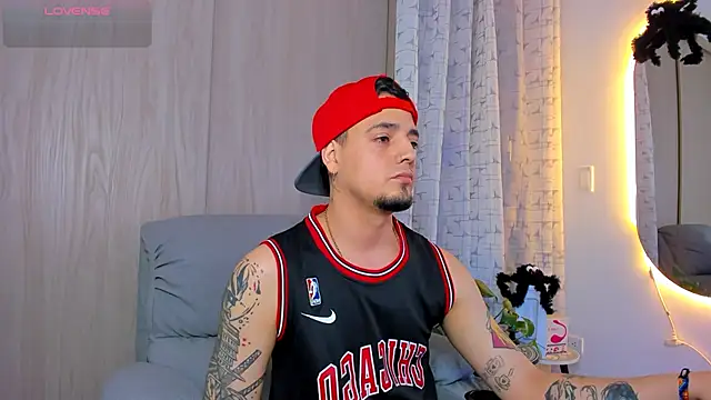 Snapshot of alejandro_calderon1 chatting on 10/18/25, 12:13 alejandro calderon1 online show from 10/18/25, 12:13