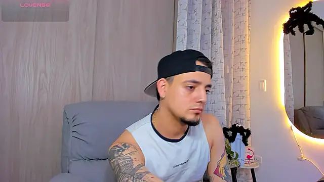 Snapshot of alejandro_calderon1 chatting on 10/19/25, 05:41 alejandro calderon1 online show from 10/19/25, 05:41