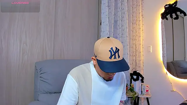 Snapshot of alejandro_calderon1 chatting on 10/26/25, 04:51 alejandro calderon1 online show from 10/26/25, 04:51