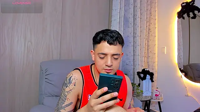 Snapshot of alejandro_calderon1 chatting on 10/30/25, 02:35 alejandro calderon1 online show from 10/30/25, 02:35