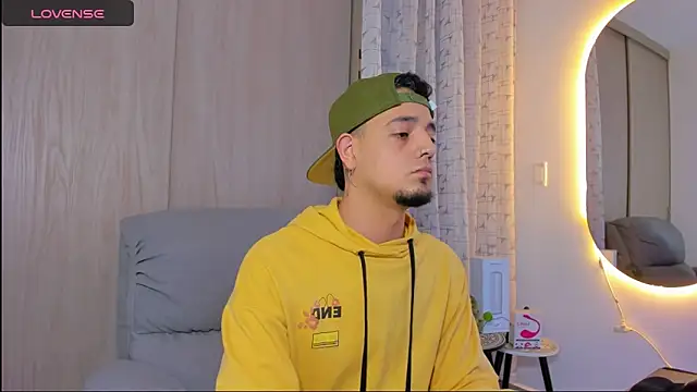 Snapshot of alejandro_calderon1 chatting on 11/05/25, 04:23 alejandro calderon1 online show from 11/05/25, 04:23