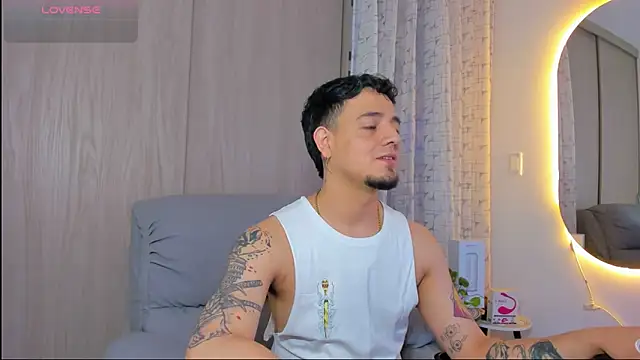 Snapshot of alejandro_calderon1 chatting on 11/11/25, 06:13 alejandro calderon1 online show from 11/11/25, 06:13