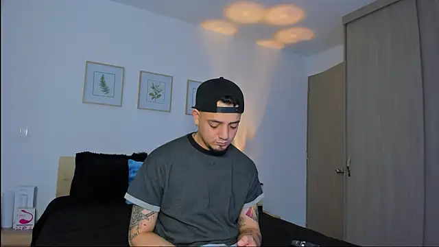 Snapshot of alejandro_calderon1 chatting on 12/18/25, 05:02 alejandro calderon1 online show from 12/18/25, 05:02