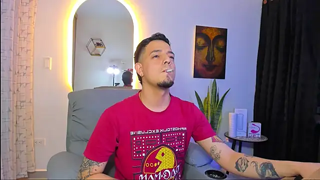 Snapshot of alejandro_calderon1 chatting on 12/23/25, 06:11 alejandro calderon1 online show from 12/23/25, 06:11