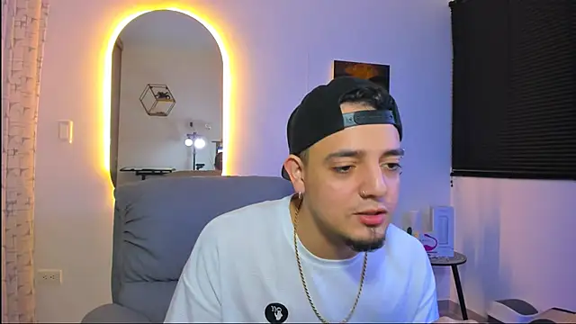Snapshot of alejandro_calderon1 chatting on 02/17/26, 04:09 alejandro calderon1 online show from 02/17/26, 04:09
