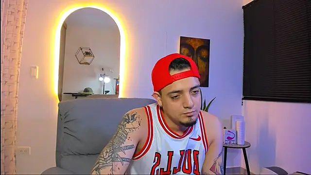 Snapshot of alejandro_calderon1 chatting on 02/21/26, 04:02 alejandro calderon1 online show from 02/21/26, 04:02