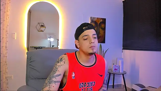 Snapshot of alejandro_calderon1 chatting on 02/25/26, 05:06 alejandro calderon1 online show from 02/25/26, 05:06