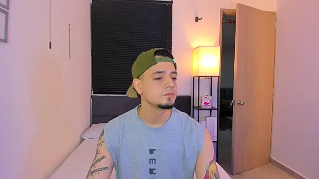 Snapshot of alejandro_calderon1 chatting on 04/10/26, 04:28 alejandro calderon1 online show from 04/10/26, 04:28