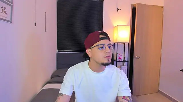 Snapshot of alejandro_calderon1 chatting on 04/17/26, 04:26 alejandro calderon1 online show from 04/17/26, 04:26