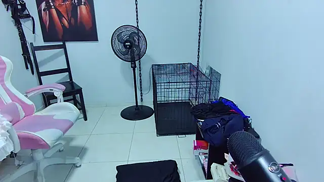 Snapshot of Hannah-grace chatting on 01/23/25, 01:02 Hannah-grace online show from 01/23/25, 01:02