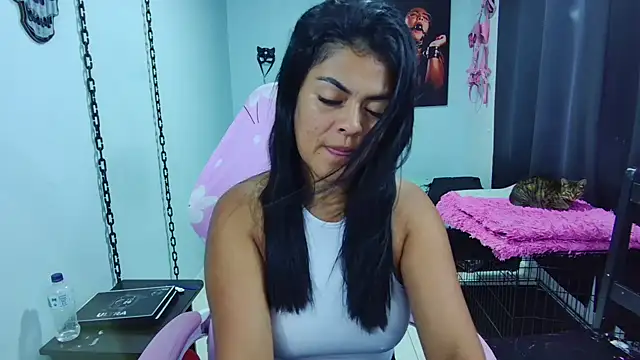 Snapshot of Hannah-grace chatting on 03/01/25, 02:04 Hannah-grace online show from 03/01/25, 02:04