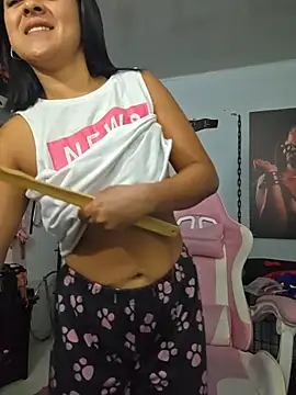 Snapshot of Hannah-grace chatting on 11/01/25, 09:33 Hannah-grace online show from 11/01/25, 09:33