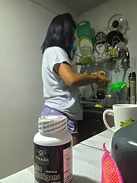 Snapshot of Hannah-grace chatting on 11/16/25, 10:21 Hannah-grace online show from 11/16/25, 10:21