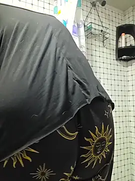 Snapshot of Hannah-grace chatting on 11/22/25, 10:25 Hannah-grace online show from 11/22/25, 10:25