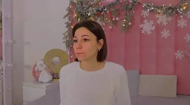 Snapshot of Edenne chatting on 12/15/24, 07:13 Edenne online show from 12/15/24, 07:13