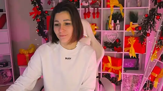 Snapshot of Edenne chatting on 12/21/24, 01:21 Edenne online show from 12/21/24, 01:21